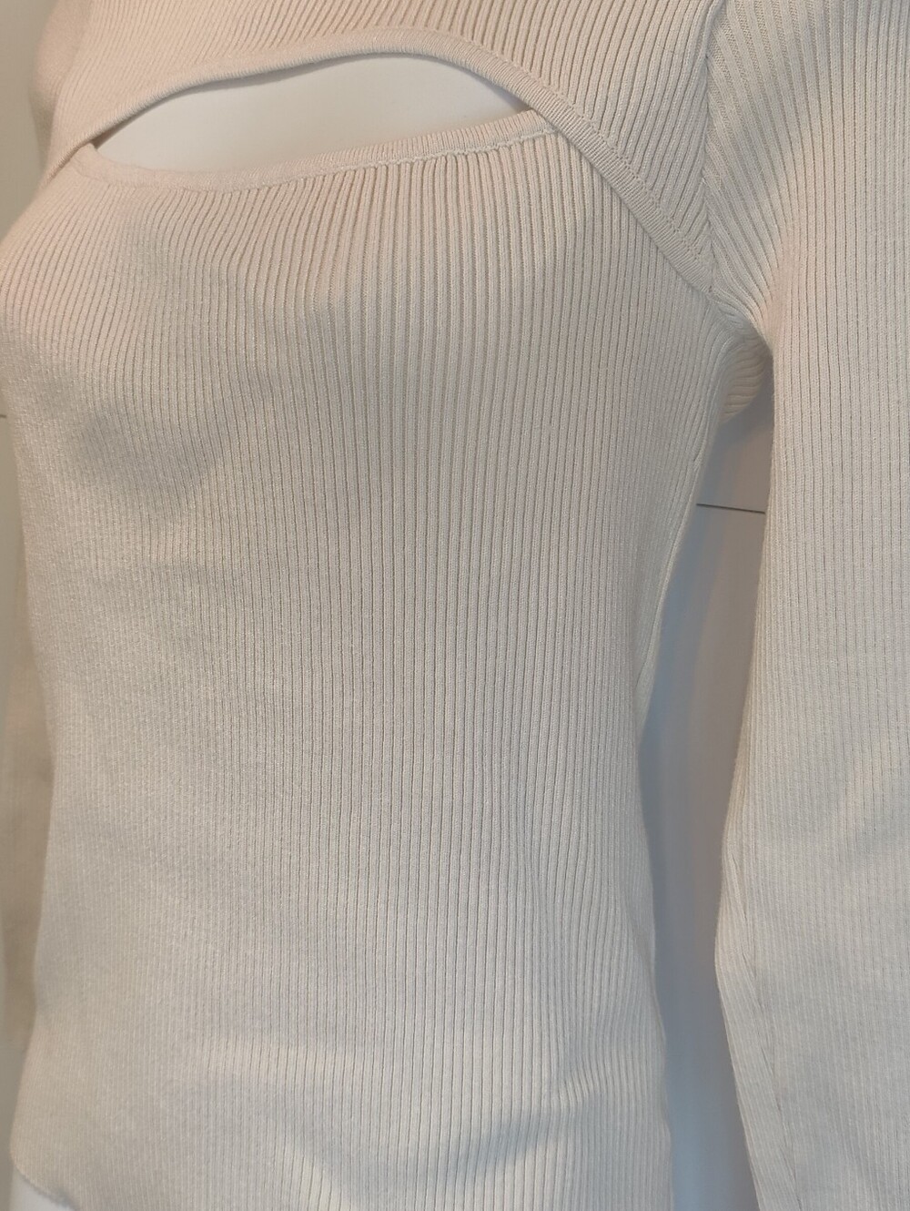 Mittoshop Cream Ribbed Cutout Long Sleeve Sweater Top Size M NWOT - Picture 3 of 6